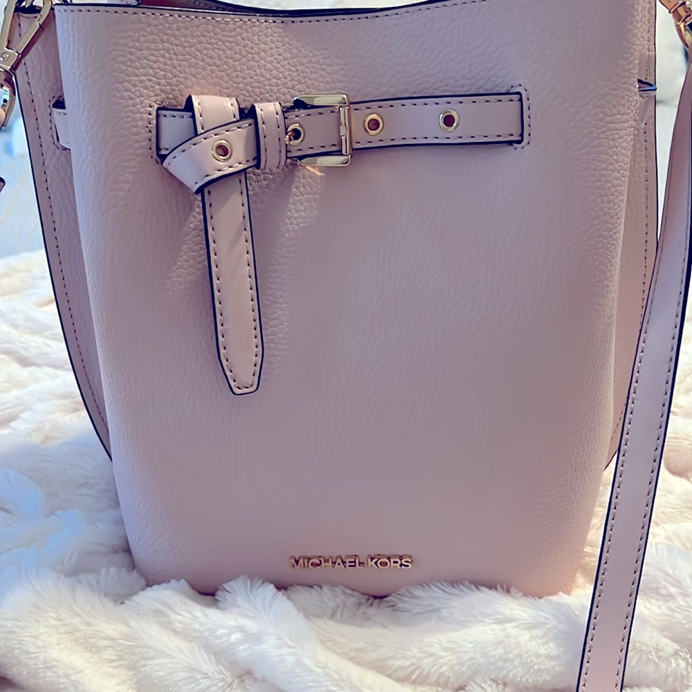 NWOT. Micheal Kors bucket bag.